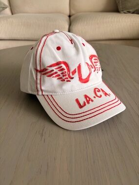 True Religion HS Wing Baseball Hat TR2794 SnapBack White/Red Pin Strip (R114)
